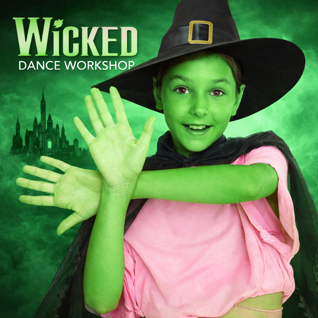 child dressed like a witch with green skin